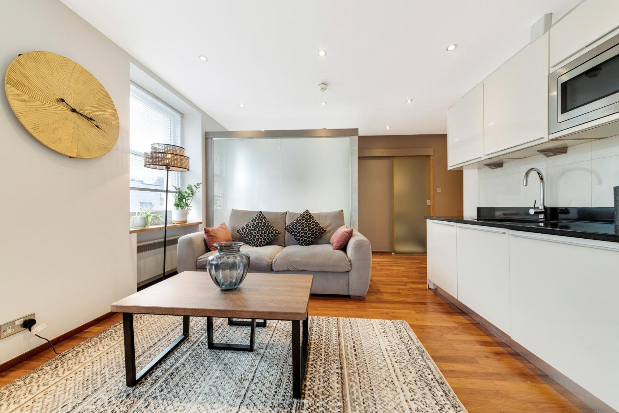 Urban Base, 6mins Walk To Marble Arch Station, 8mins Walk To Hyde Park Apartment