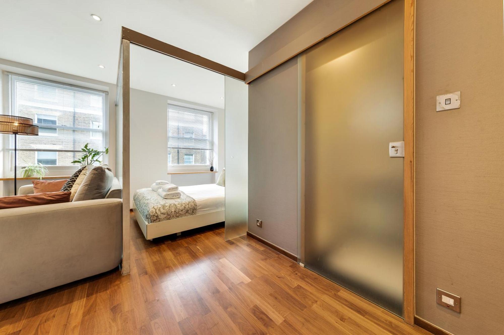 Urban Base, 6mins Walk To Marble Arch Station, 8mins Walk To Hyde Park Apartment London