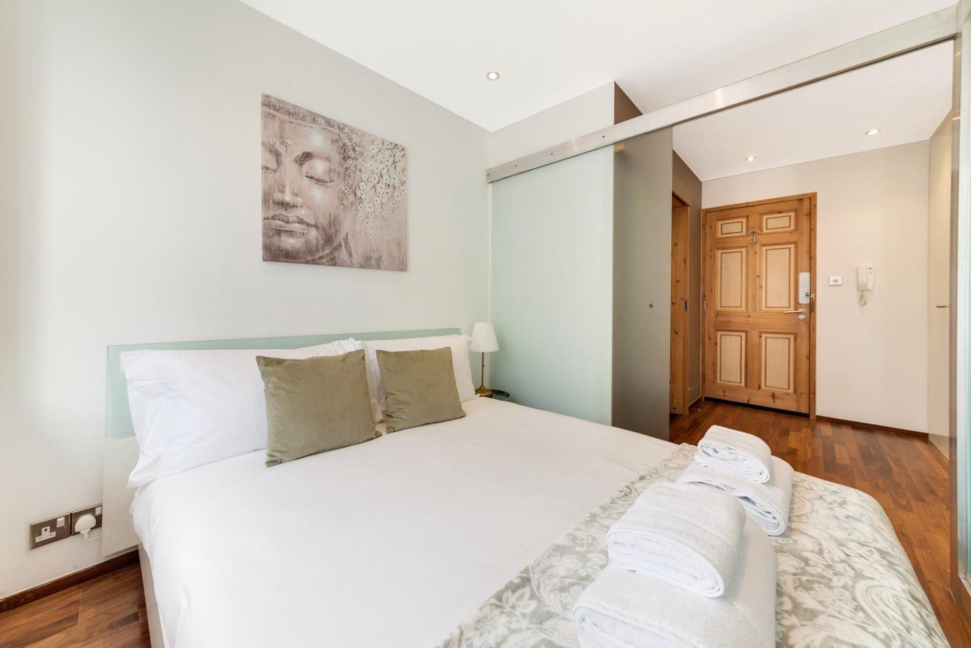 Urban Base, 6mins Walk To Marble Arch Station, 8mins Walk To Hyde Park *