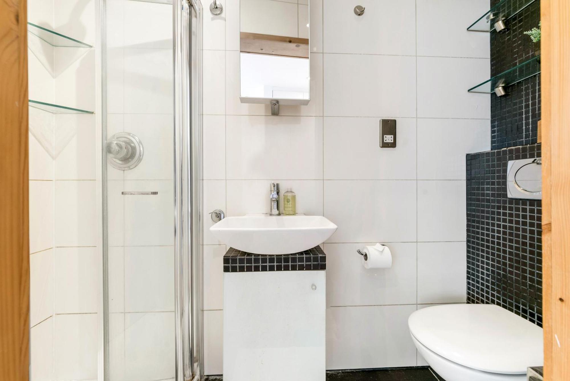 Urban Base, 6mins Walk To Marble Arch Station, 8mins Walk To Hyde Park *
